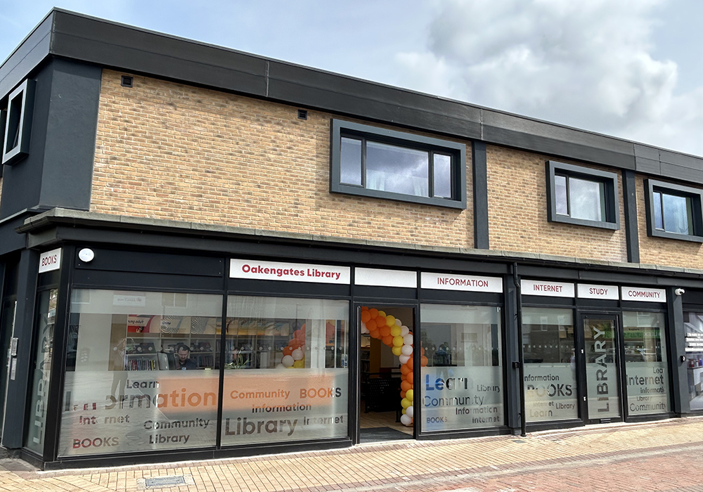 A picture of the outside entrance of oakengates Library.